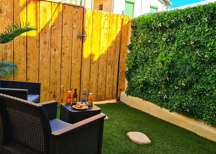 T2 Chambre Miroir Jardin Et Parking Prive Marseille