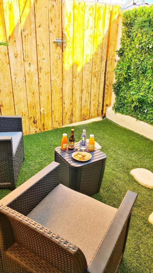 T2 Miroir Jardin Et Parking Prive Marseilles